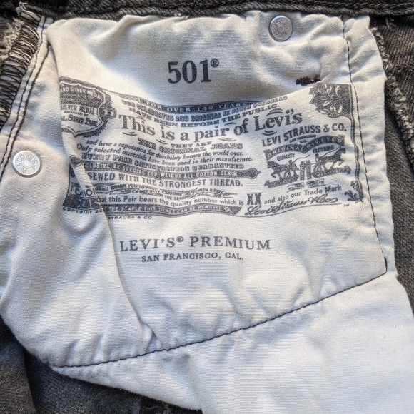 Levi's Premium Faded Black High Rise 501 Jean Cutoffs Shorts Size 25 Button Fly - Picture 7 of 13